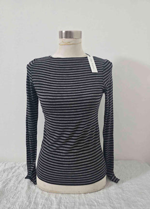 Maglia scollo a barca a righe in misto cashmere Grigia