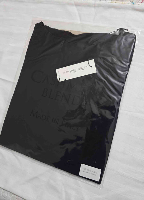 Maglia scollo a barca in misto cashmere Nera